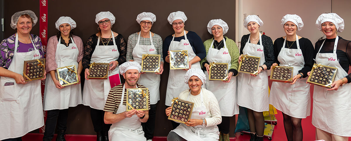 Das Team mit selbst gemachten Pralinen-Weihnachtskalendern